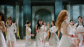 Loona chicas kpop pintando toda la ciudad