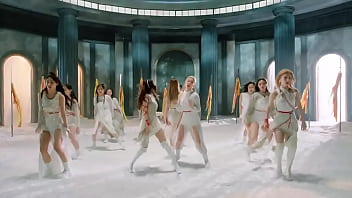 Loona chicas kpop pintando toda la ciudad