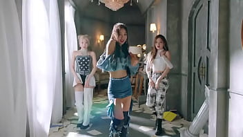 Loona chicas kpop pintando toda la ciudad