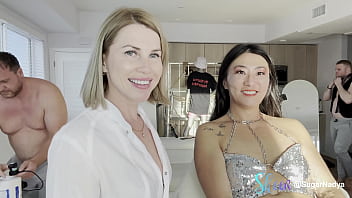 Asian beauty got a facial waxing