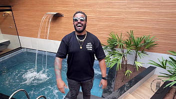 Trailer renovando os chifres