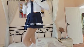 Studentessa con uniforme gode con la supposta Studentessa con uniforme gode con la supposta