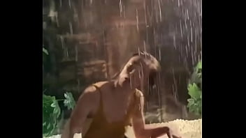 Мокрая девушка