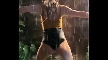 Мокрая девушка