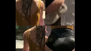 Мокрая девушка