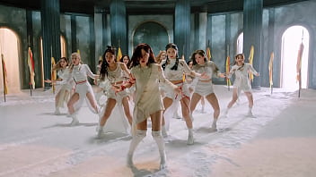 Loona paint the town