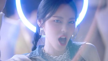 Loona paint the town