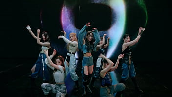 Loona paint the town