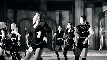 Loona paint the town