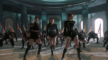 Loona paint the town