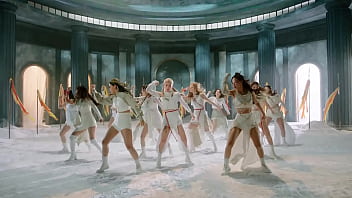 Loona paint the town