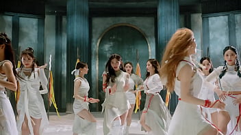 Loona paint the town