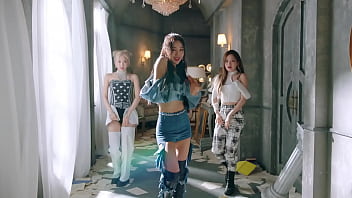 Loona paint the town