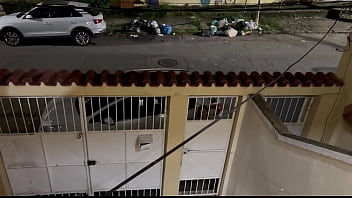 Foi pedir açúcar ao vizinho mas ganhou mesmo foi piirocada e leite no cu