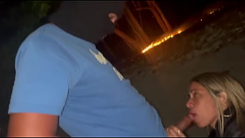 Minha esposa dando pra outro na areia da praia