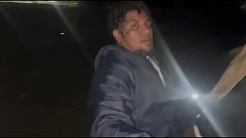 Minha esposa dando pra outro na areia da praia