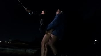 Minha esposa dando pra outro na areia da praia