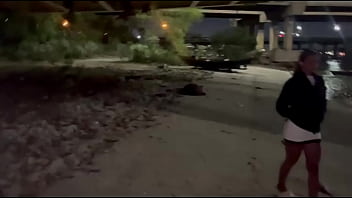 Minha esposa dando pra outro na areia da praia