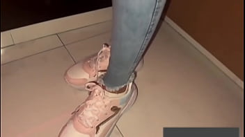 Muito frio em sp fui atrás de um pau grande e grosso pra me foder no pelo