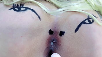 Mentes maliciosas vão dizer que é um cu rosinha chupando pirulito completo no sheer e red