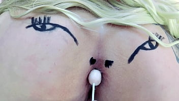 Mentes maliciosas vão dizer que é um cu rosinha chupando pirulito completo no sheer e red