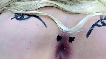 Mentes maliciosas vão dizer que é um cu rosinha chupando pirulito completo no sheer e red