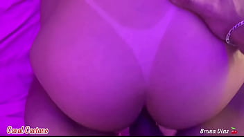 Engasgando no pau grande do marido e depois ele fodeu meu cuzinho sem pena até gozar ai meu cú caralho