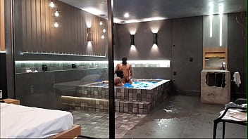 Levei minha amiga no motel de luxo ela adorou e acabou liberando o cuzinho