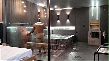 Levei minha amiga no motel de luxo ela adorou e acabou liberando o cuzinho