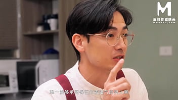 Two sisters get fucked by the same cock and their juices spurt