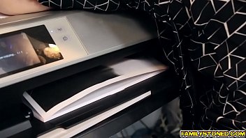 Fucks bambi brooks wide spread pussy in the office