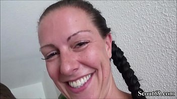 Pornostar fickt mit normalen typen und filmt sich dabei