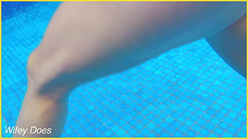 Milf shows perfect tits outdoors swimming