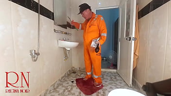 Housewife without panties seduces plumber full video 255