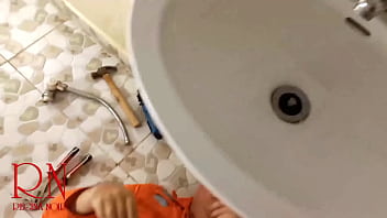 Housewife without panties seduces plumber full video 255