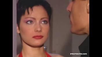 Sexy cleare lets a man in her house who penetrates her gaping asshole