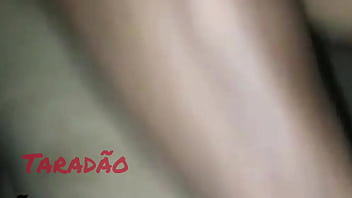 Puta gemendo gostoso e gozando pelo cu