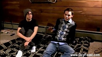 Gay Fuck Benji Elliot Gets R With Lucas Sky thumbnail