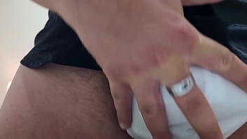 Arriva il figliastro e resta solo a casa strappa le mutande sexy e si sega con un cazzo durissimo fino a sborrare forte