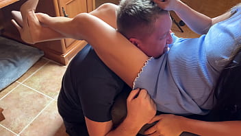 Sensual headscissors asian domme made him smell her pussy