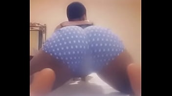 Young cute pussy shaking her ass