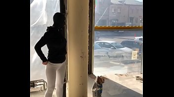 Магда брызгает на стройке публичный секс мокрое место