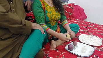 Helping my indian stepmom cutting fruits than fucking her both holes in all positions