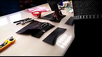 Hermosa mujer enseña sus curvas