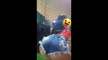 Cadela funkeira dando o cuzinho