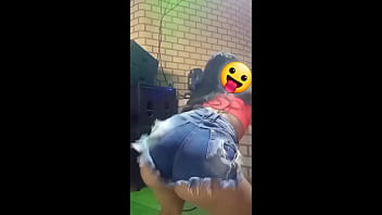 Cadela funkeira dando o cuzinho