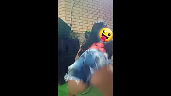 Cadela funkeira dando o cuzinho