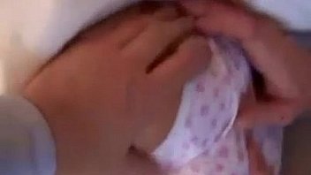 Sorprendida en la cama parte 1