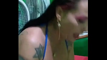 A milf gostosona convidou o pauzudo para curtir o quarto dos prazeres