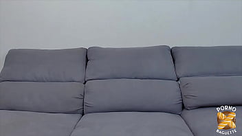 Sexy love belle brune adore les bites bien dures